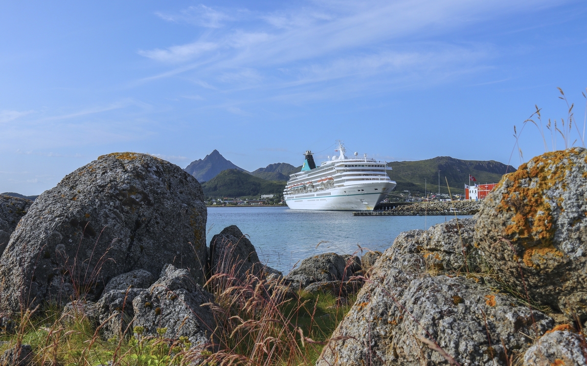 MS Artania in Leknes