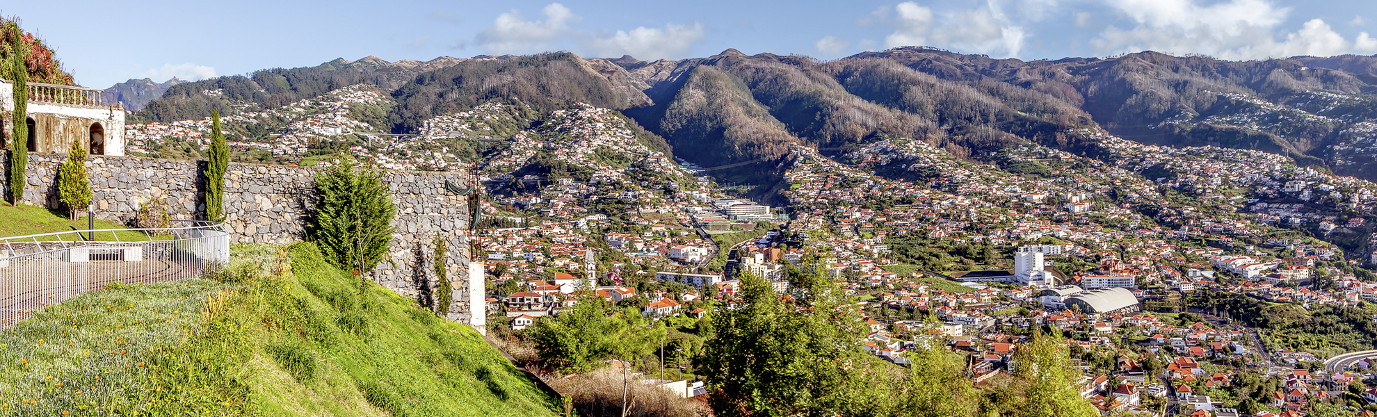 Ausblick von dem Pico dos Barcelos, Madeira, Portugal