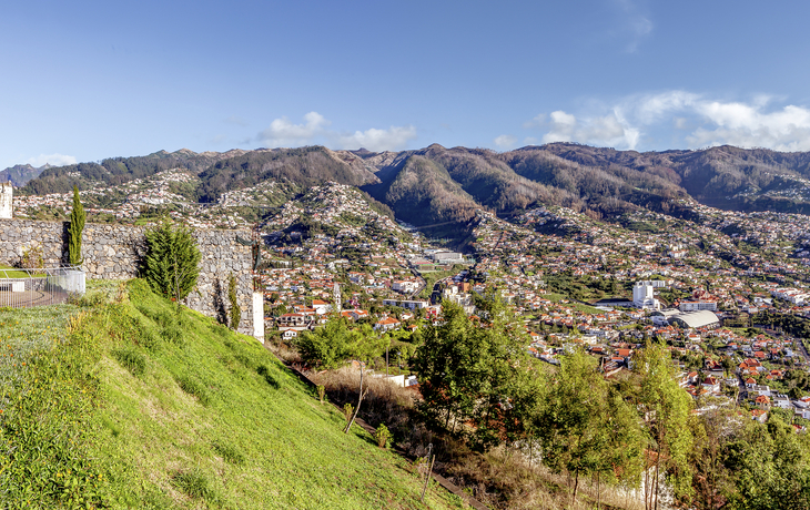Ausblick von dem Pico dos Barcelos, Madeira, Portugal