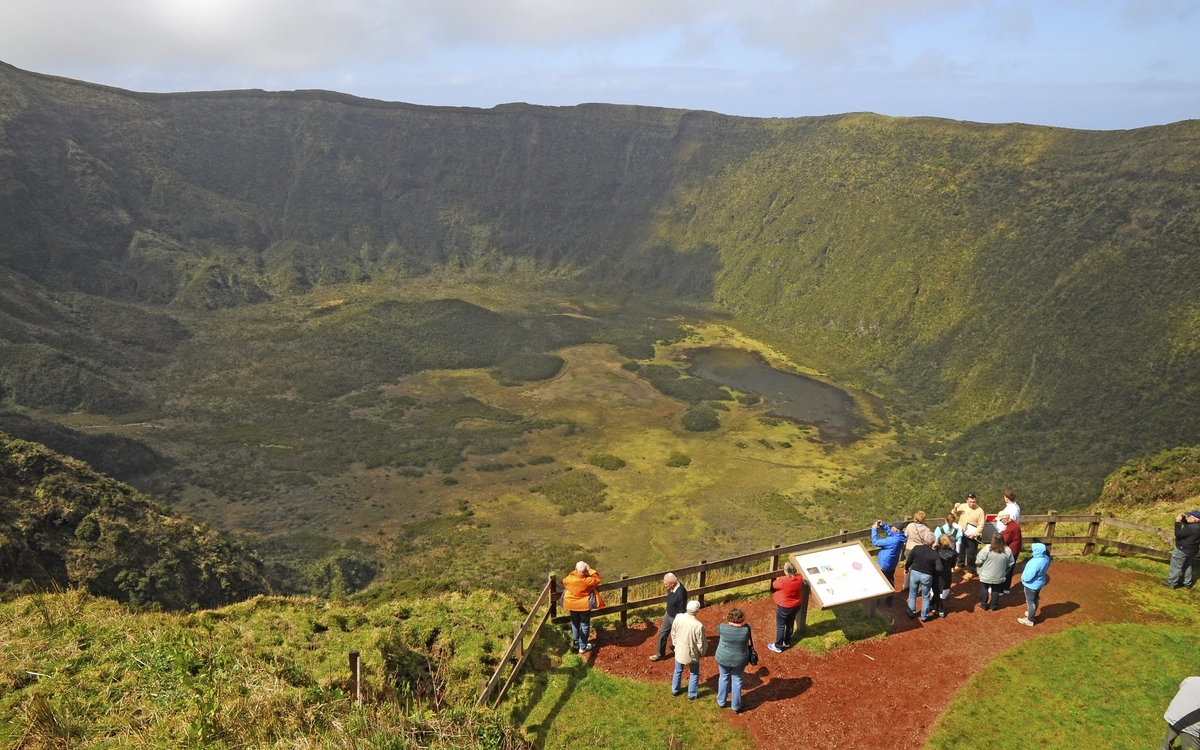 Gebirge auf der Azoreninsel Faial nahe Horta, Portugal