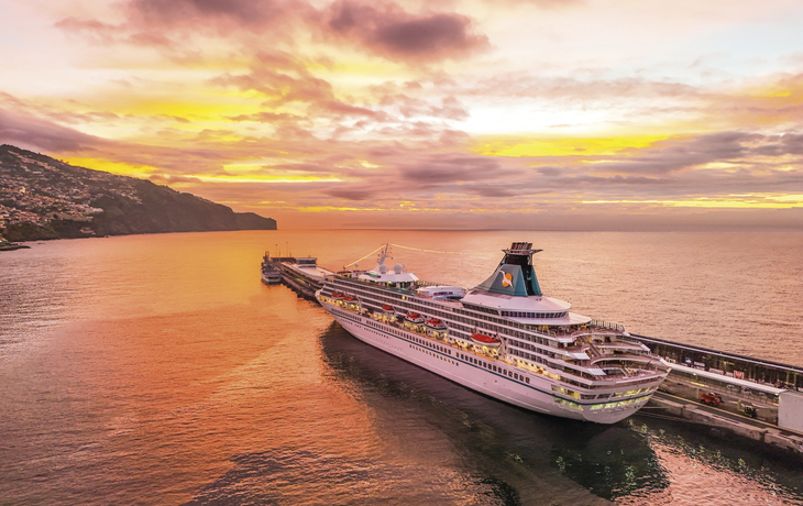 MS Artania auf Madeira
