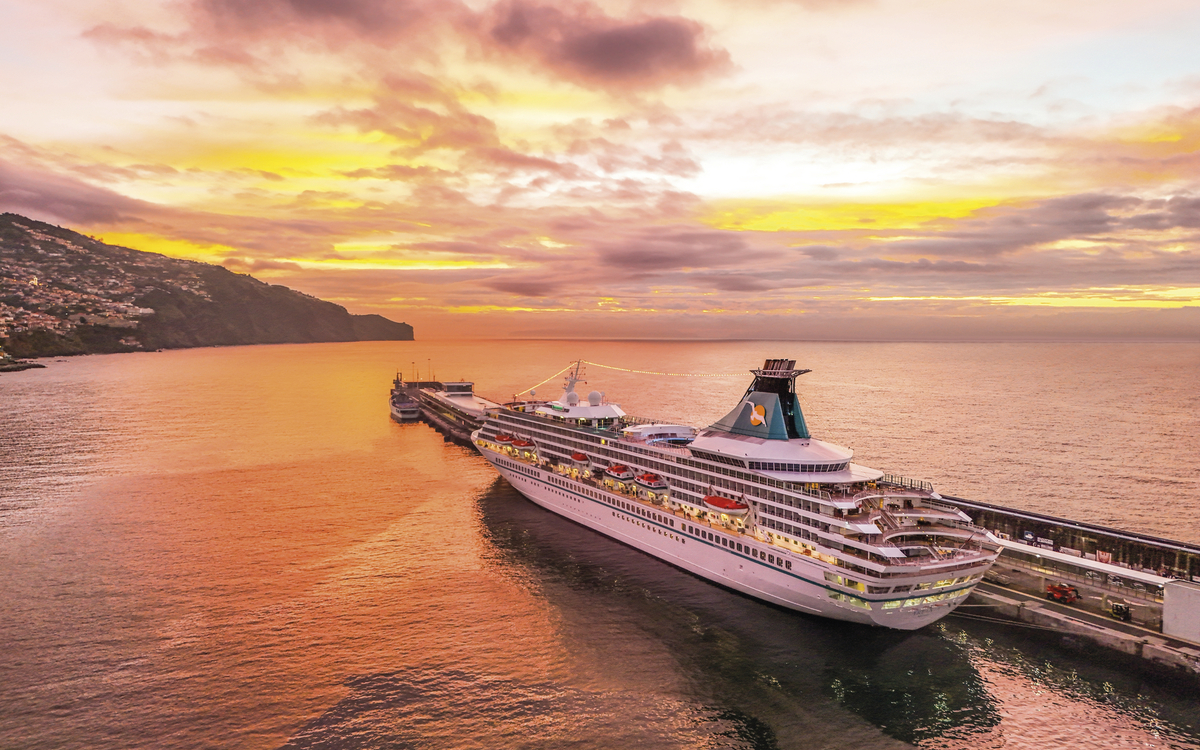 MS Artania auf Madeira