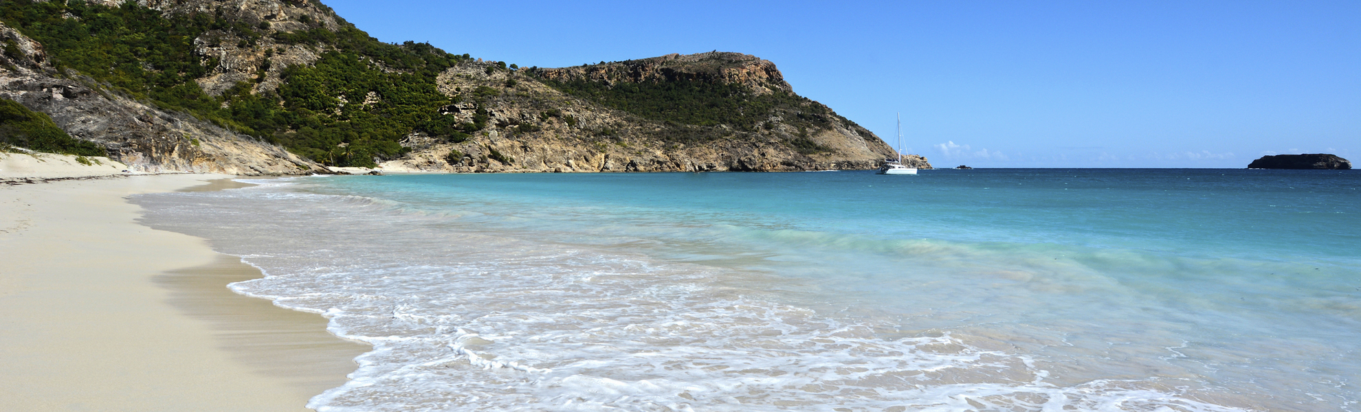 malerischer Sandstrand an der Küste von St Barthelemy, Karibik