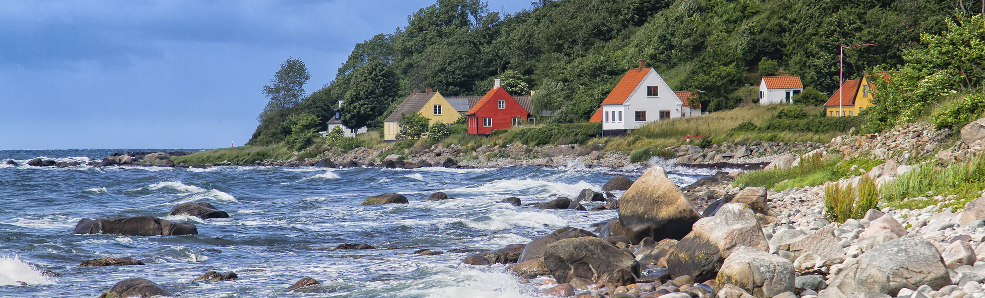 Häuser an der Küste von Bornholm, Dänemark