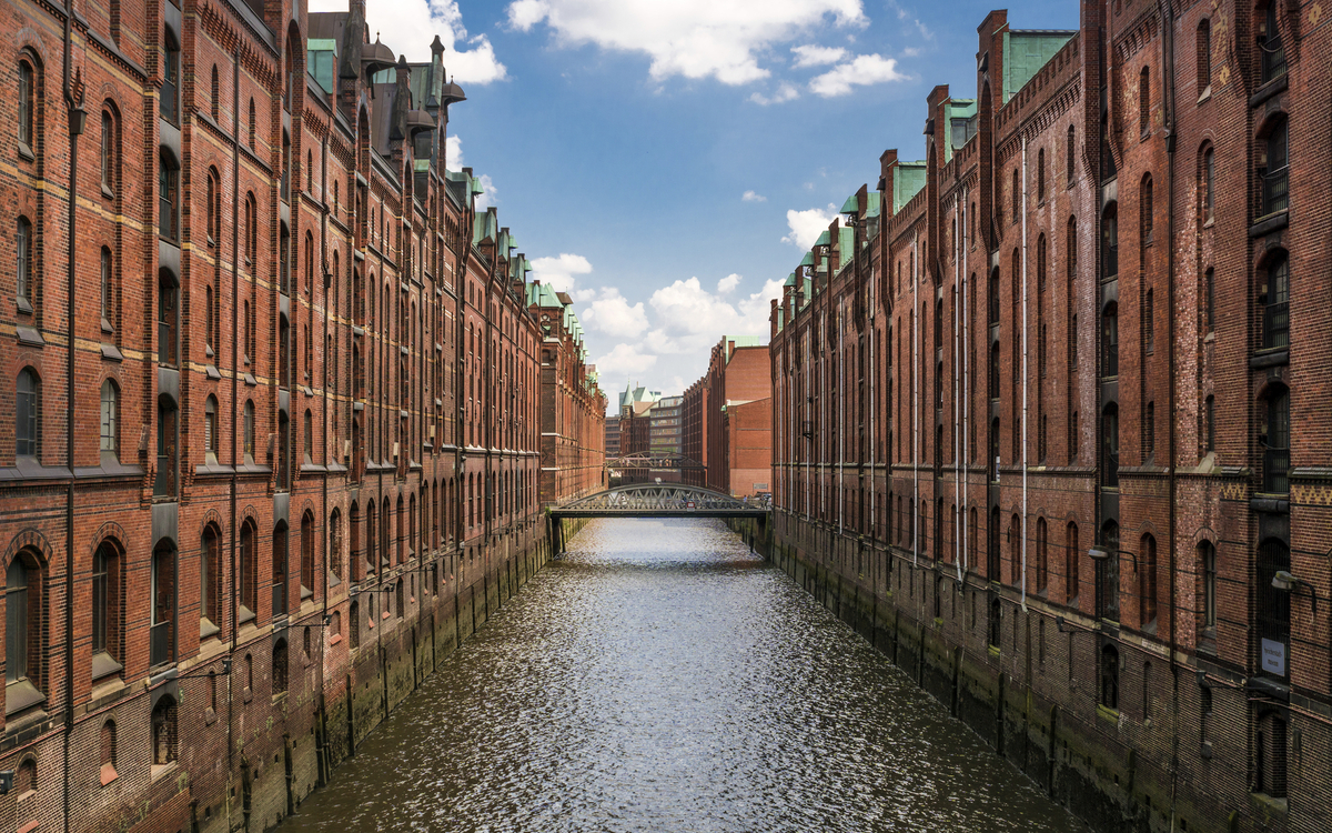 Kanal in der Speicherstadt Hamburg, Deutschland