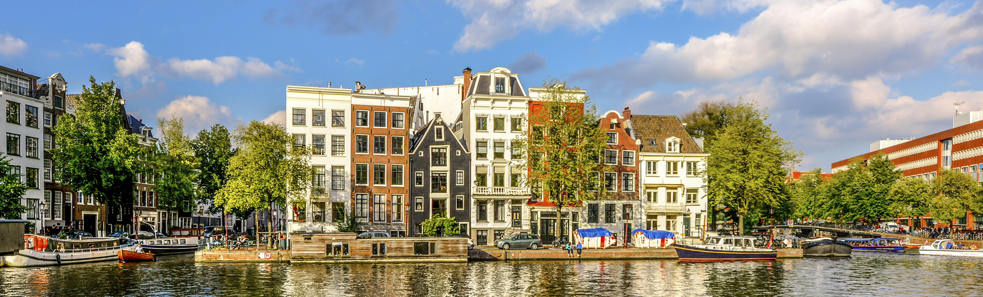 Haeuser am Ufer bei Amsterdam, Niederlande