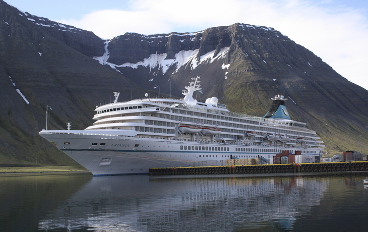 MS Artania in Island