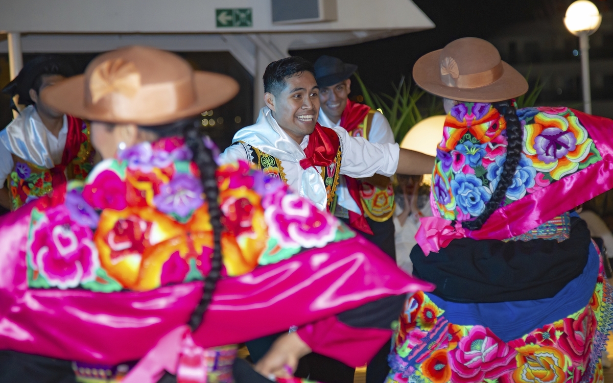 Puntarenas, Folklore Shw an Bord