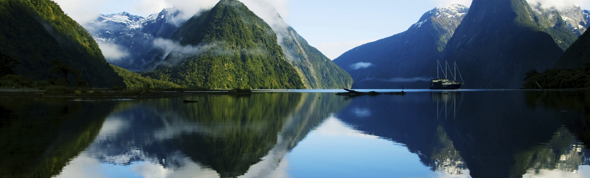 Milford Sound bei klarer Sicht, Neuseeland