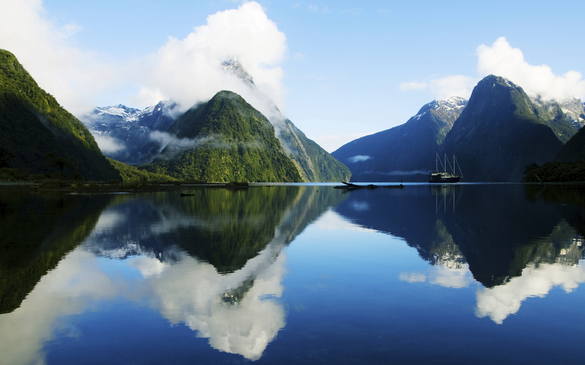 Milford Sound bei klarer Sicht, Neuseeland
