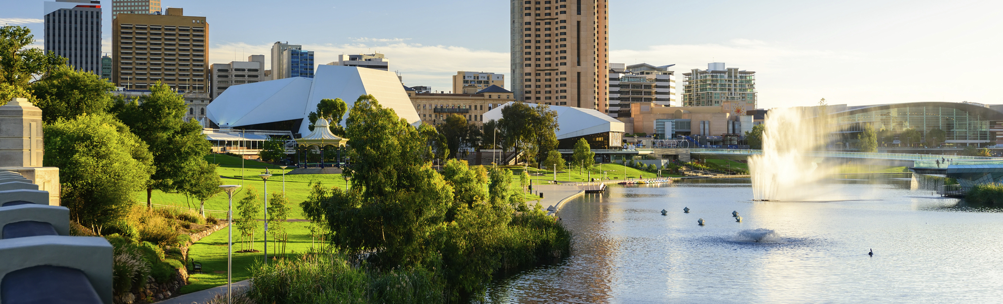 Ufer des Torrens River in Adelaide, Australien