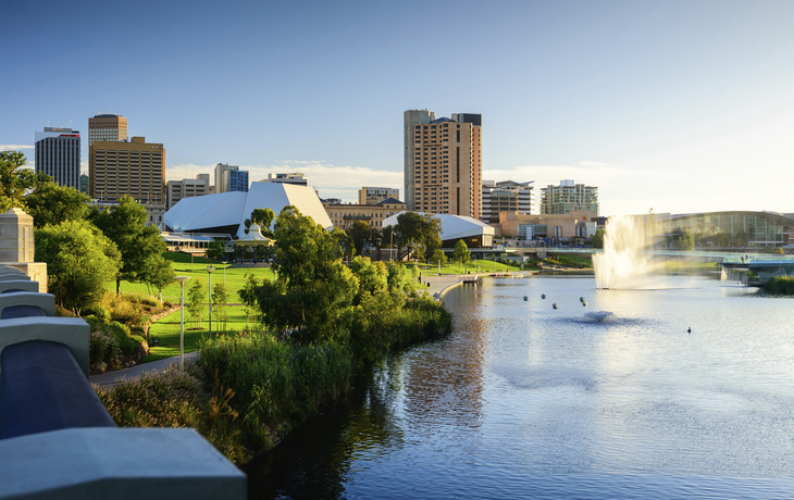 Ufer des Torrens River in Adelaide, Australien