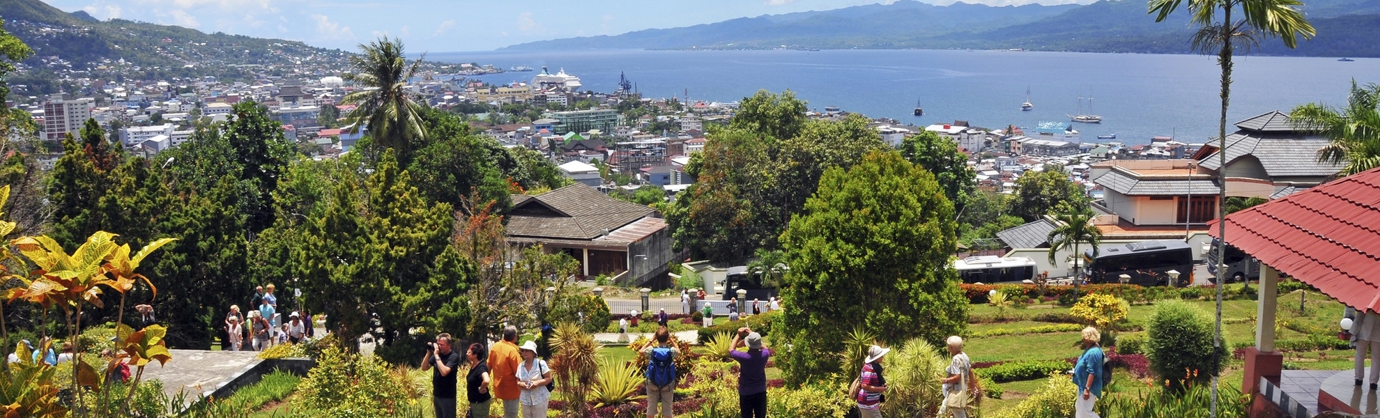 Skyline von Ambon, Indonesien
