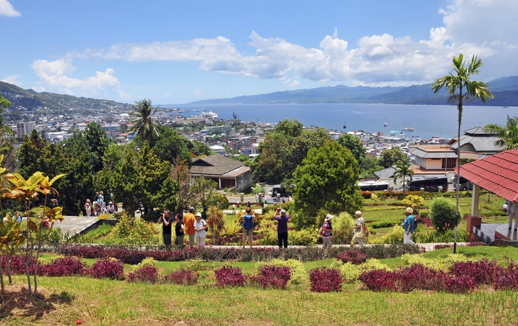 Skyline von Ambon, Indonesien