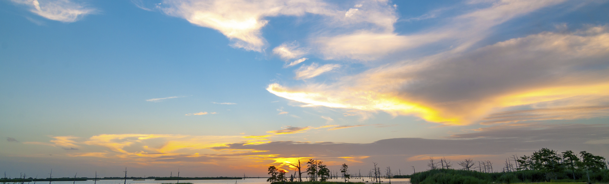 Mississippi Fluss und Landschaft während des Sonnenuntergangs, USA