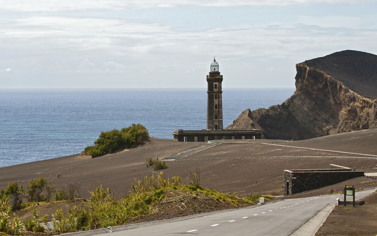 Leuchtturm am Vulkan Capelinhos, Faial, Azoren