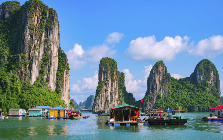Hausboote vin der Halong Bucht, Vietnam
