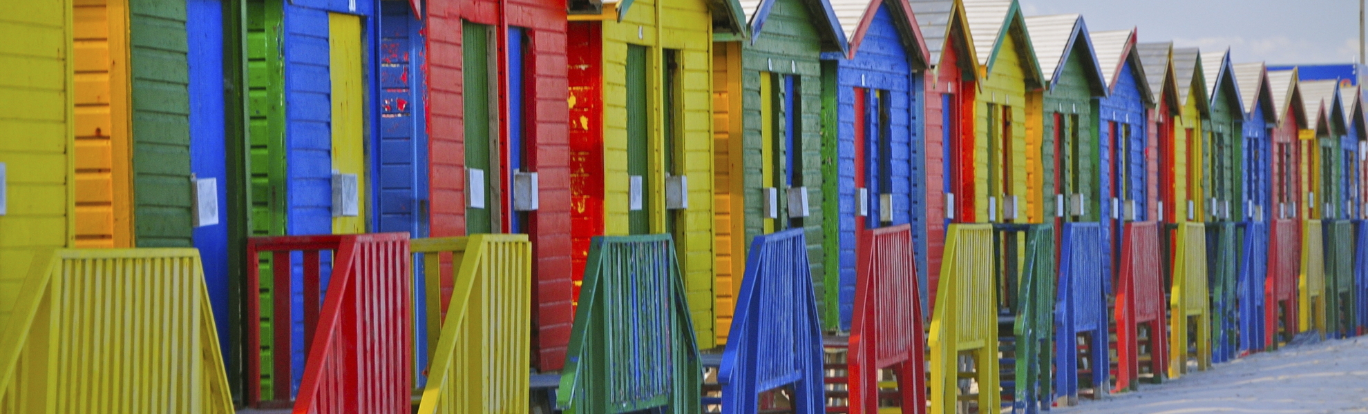 farbenfrohe Strandhäuser in Kapstadt, Südafrika
