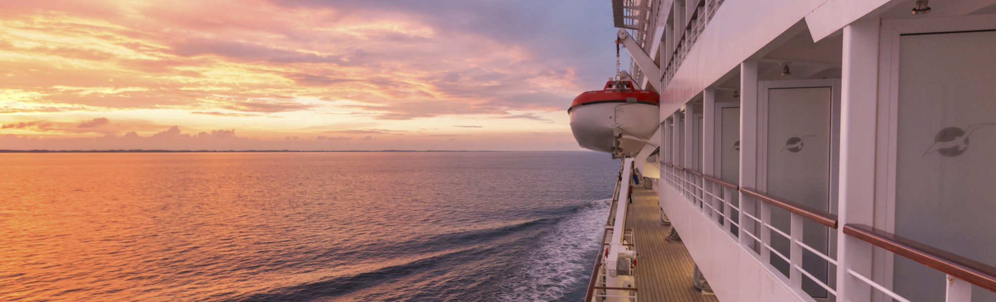 Blick auf den Sonnenuntergang von MS Artania