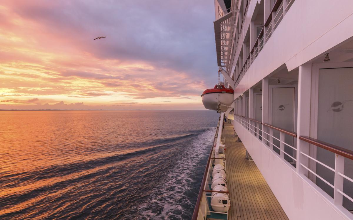 Blick auf den Sonnenuntergang von MS Artania