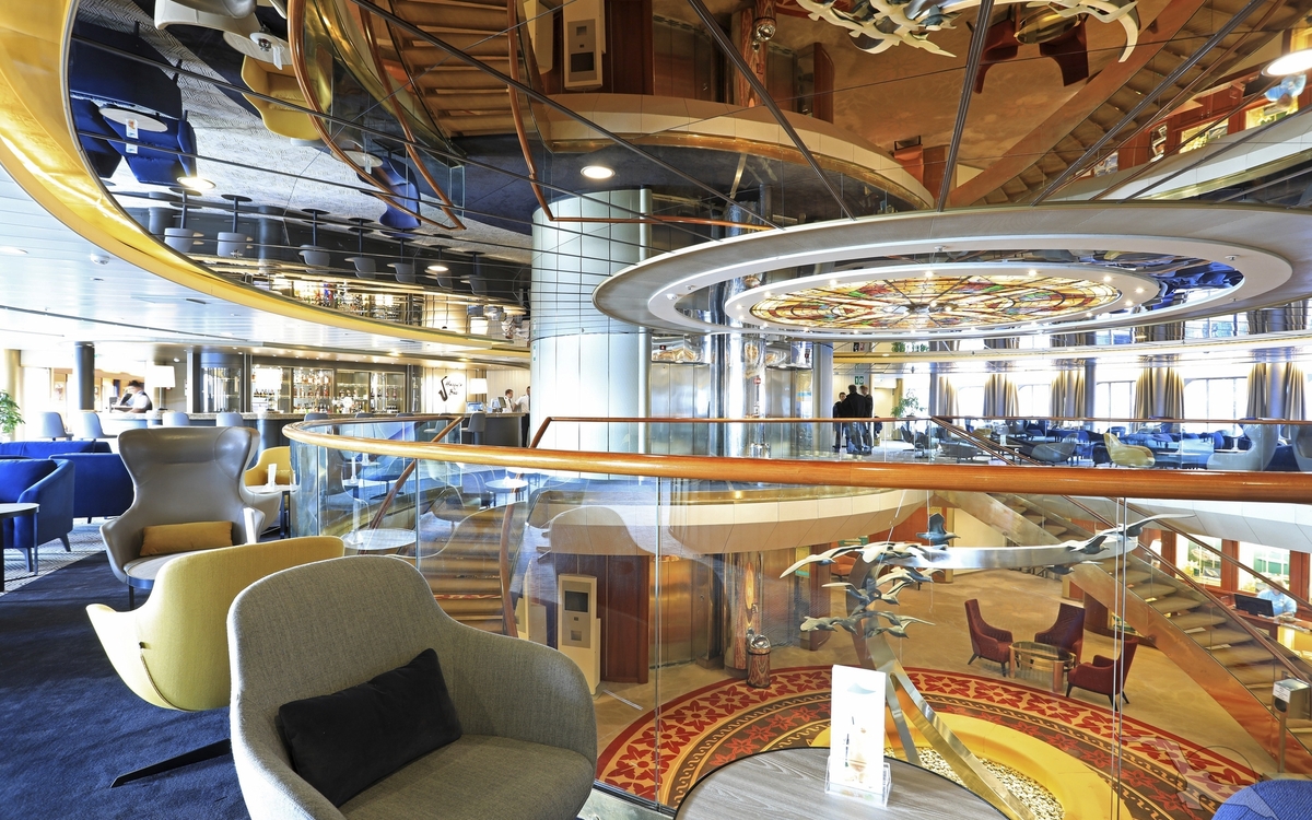 Harry's Bar, MS Artania