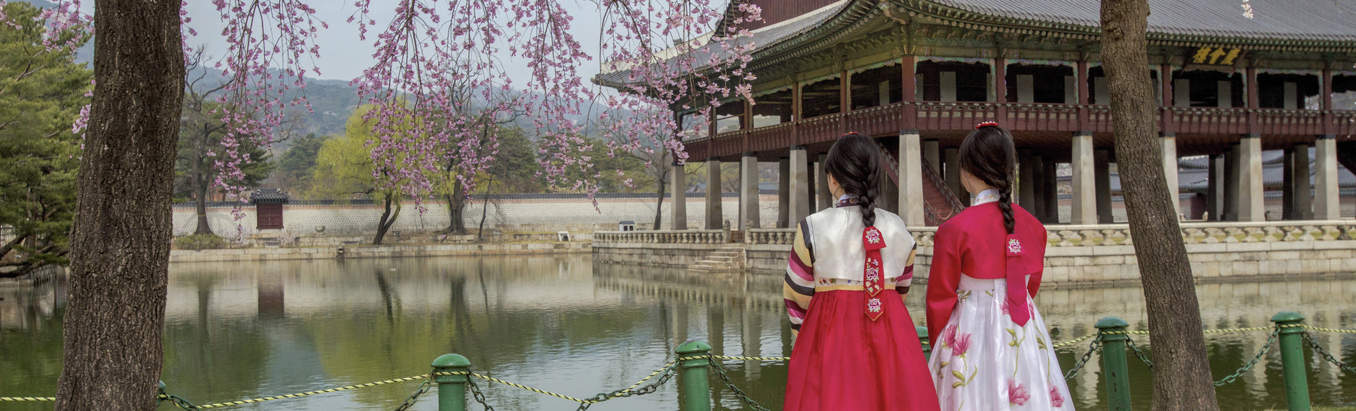 traditionell gekleidete Frauen in Seoul, Südkorea