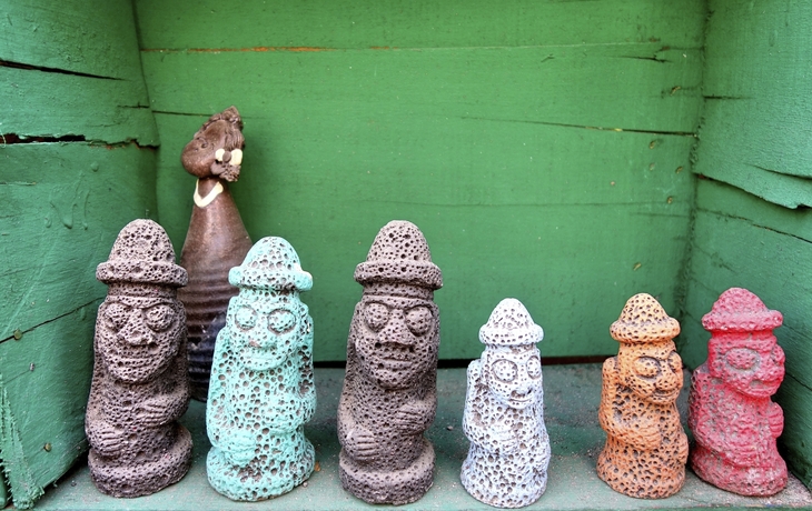 Bunte Statuen in Jeju-do, Südkorea