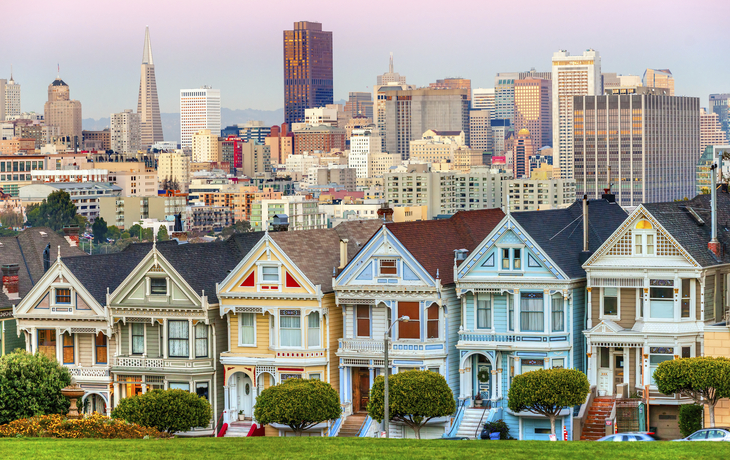 Mehrfarbig gestrichene Holzhäuser 'Painted Ladies' in San Francisco, USA