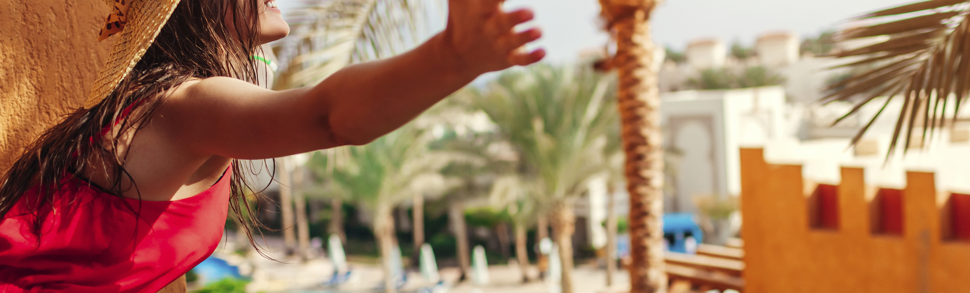Frau in Hotelanlage, Ägypten