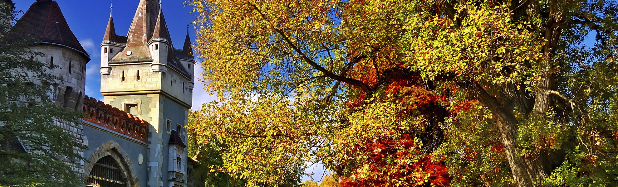 Stadttor von Budapest im Herbst, Ungarn
