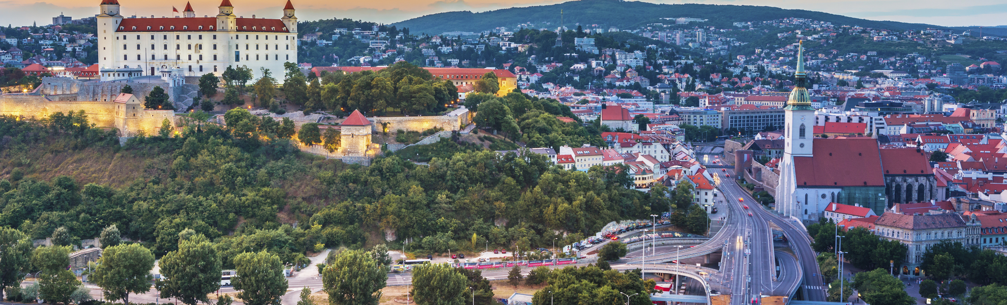 Schloss und Saint Martins Kathedrale in Bratislava, Slowakei