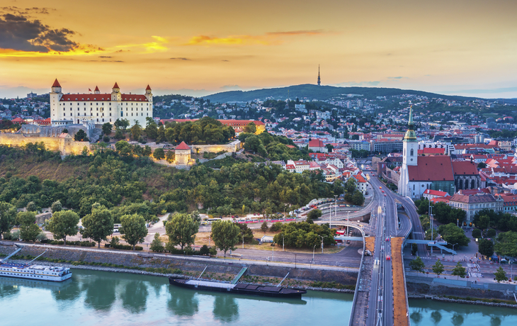 Schloss und Saint Martins Kathedrale in Bratislava, Slowakei