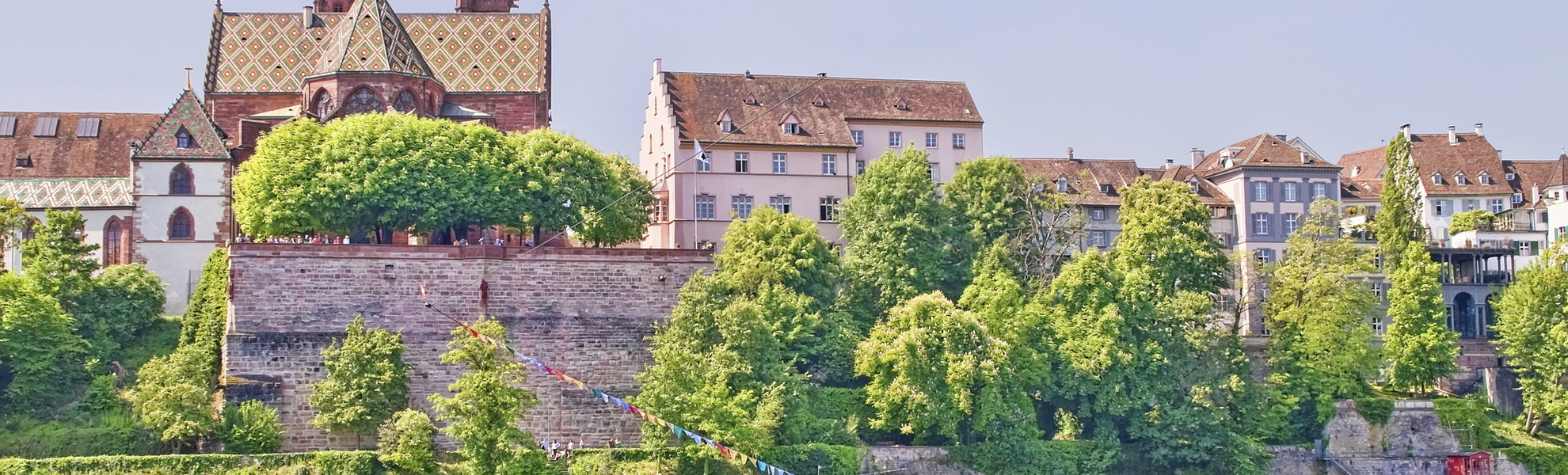 Rheinufer in Basel, Schweiz