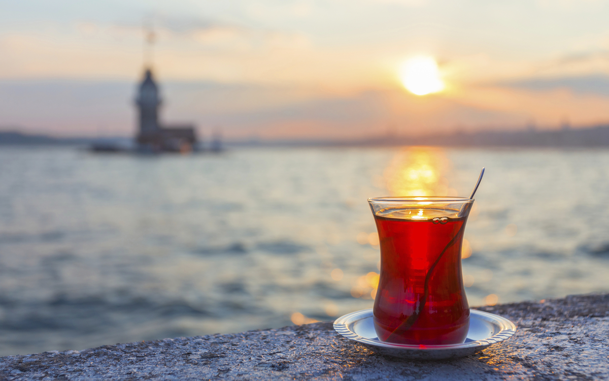 Abendlicher Tee mit Blick auf den Bosporus