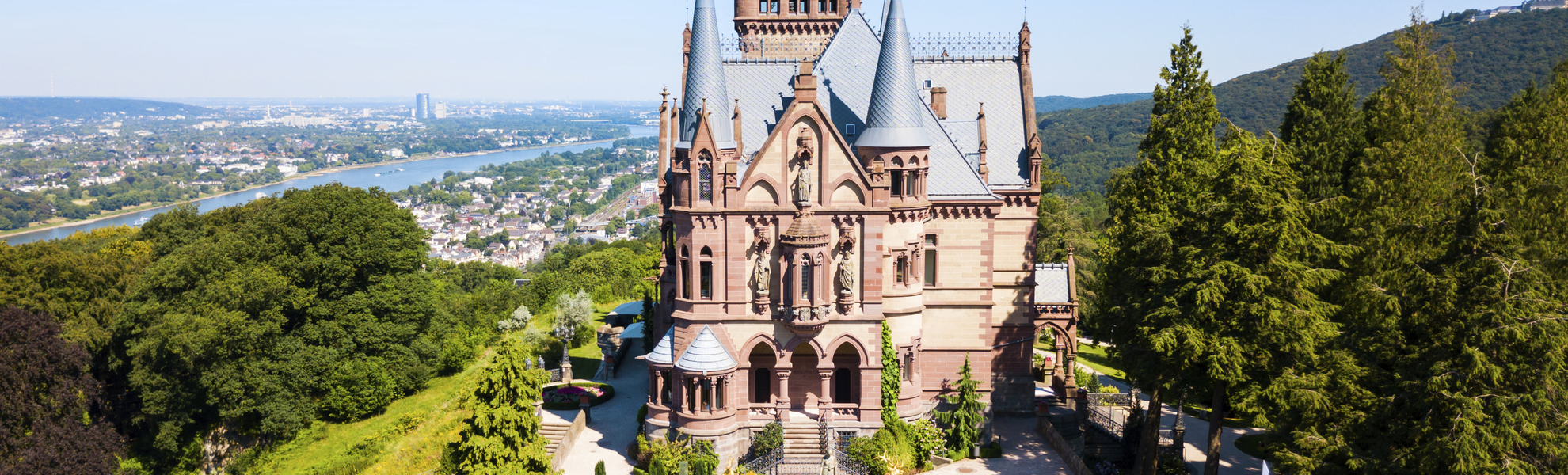 Luftaufnahme vom Schloss Drachenburg in Königswinter, Deutschland