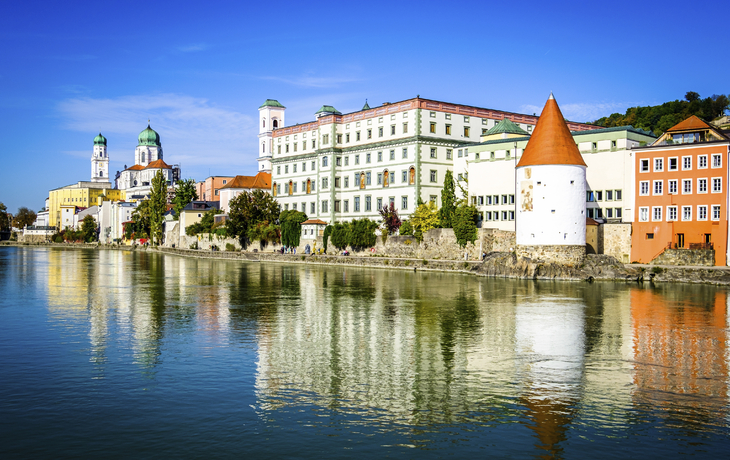 Haeuser am Ufer von Passau, Deutschland