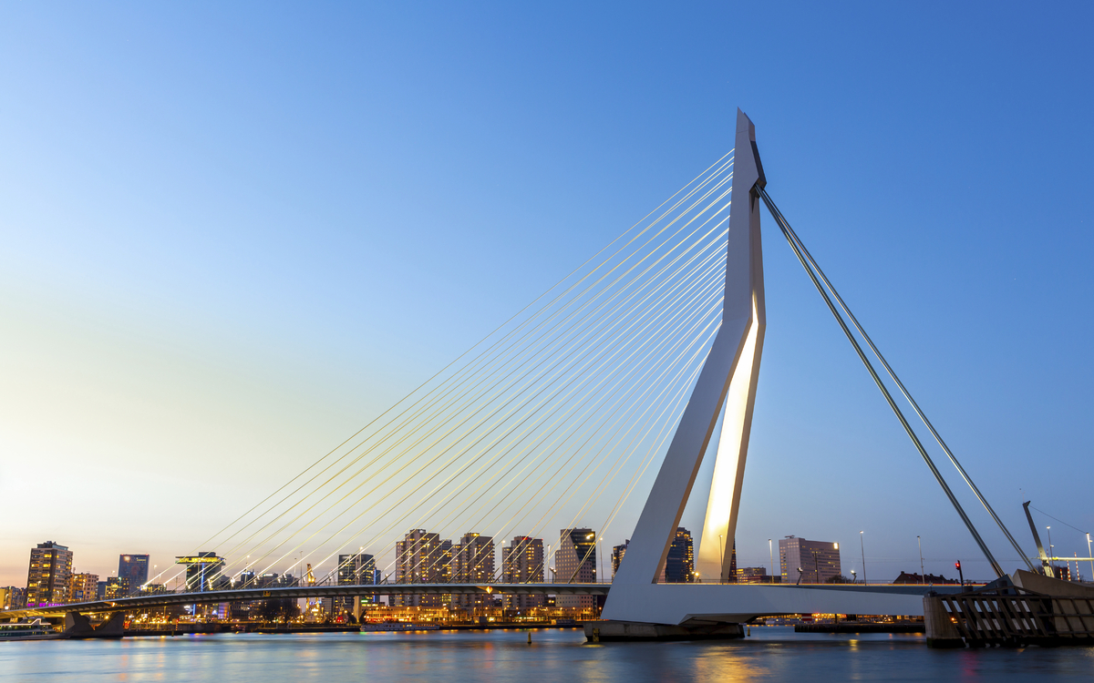 Die Erasmusbruecke in Rotterdam,  Niederlande