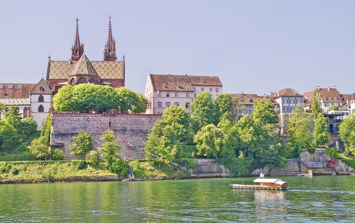Rheinufer in Basel, Schweiz