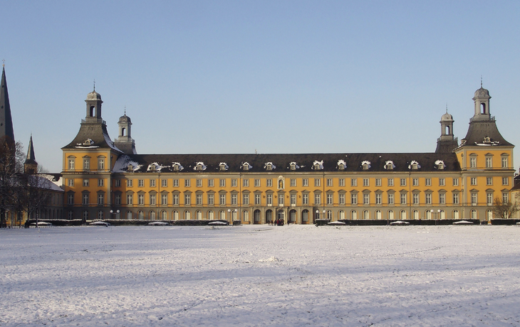 Universität Bonn während der Winterzeit, Deutschland