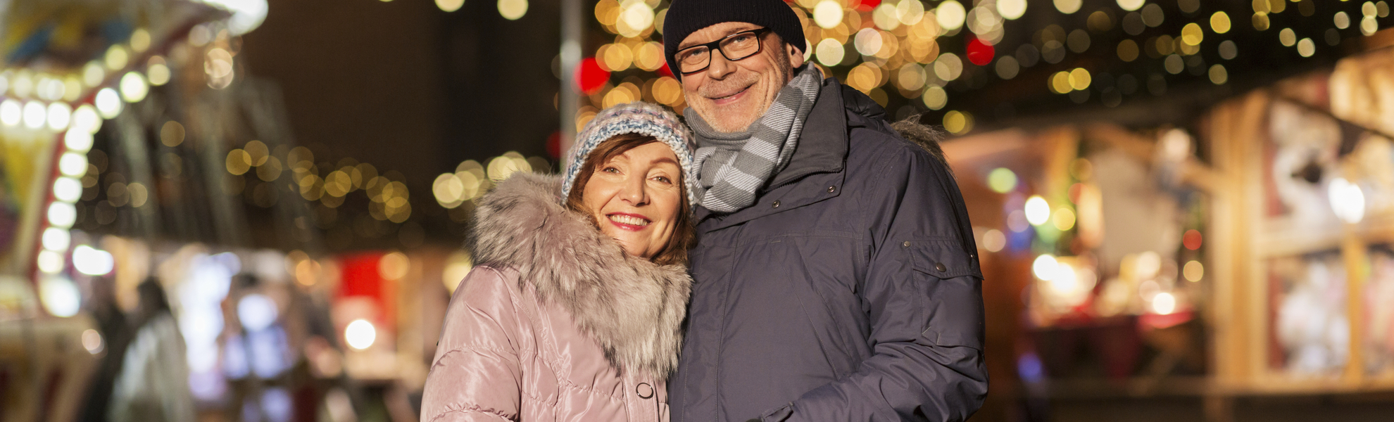 Menschen auf dem Weihnachtsmarkt