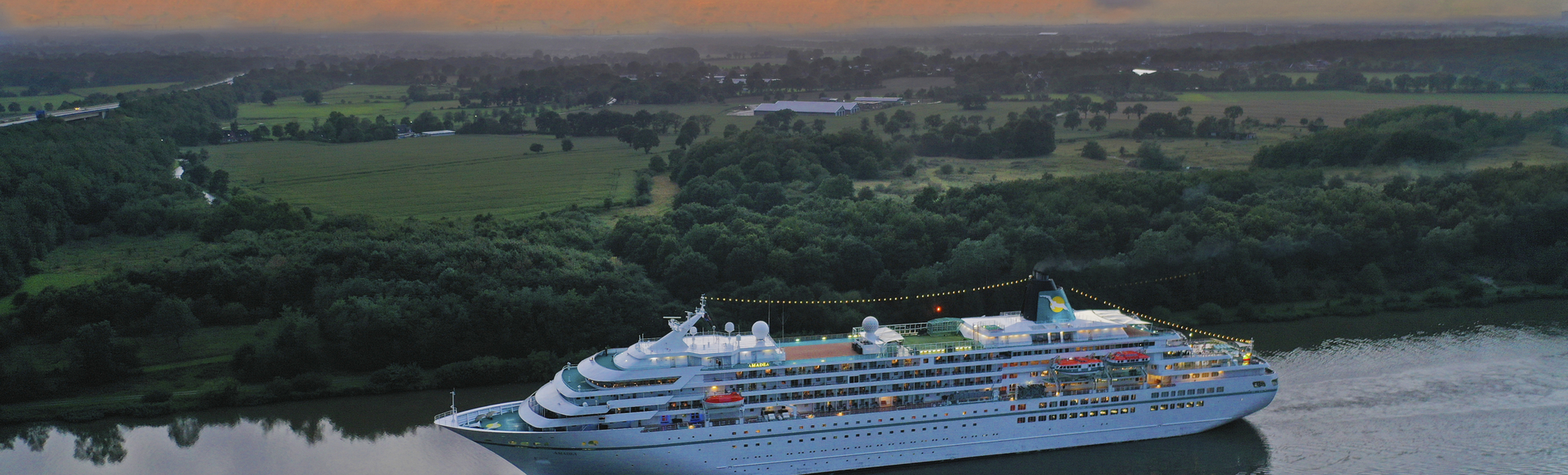 Amadea im Nord-Ostsee-Kanal
