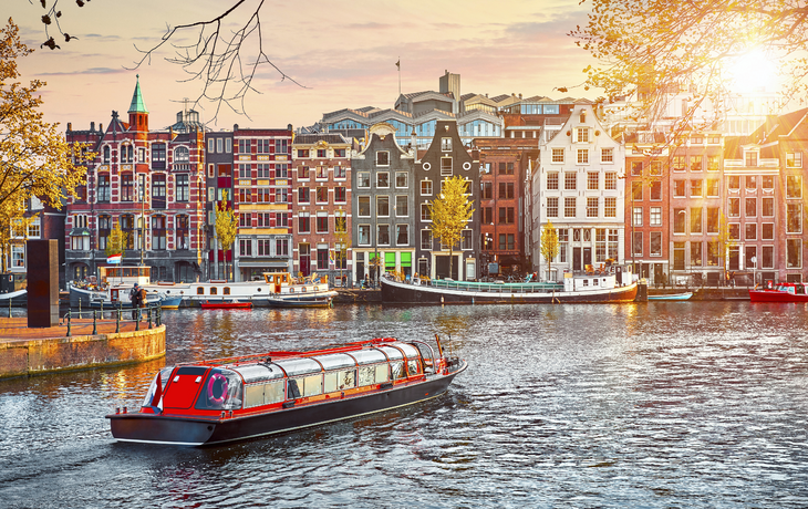 Rundfahrt auf dem Boot in Amsterdam, Niederlande