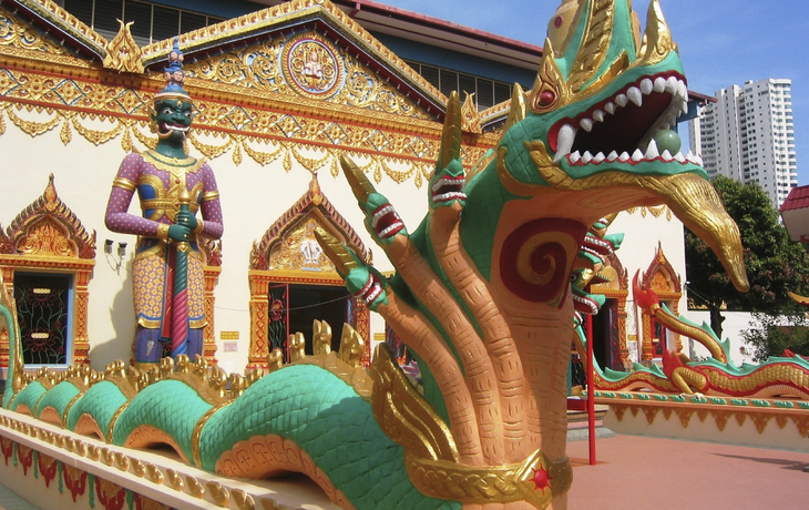 Drachenfigur im Wat Chaiyamangkalaram Tempel in Penang, Malaysia