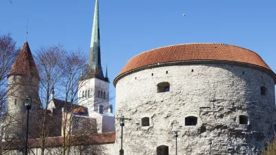 Dicke Margarete, ein mittelalterlicher Wehrturm, steht im Zentrum von Tallinn.