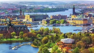 Stockholms Panorama mit historischen Gebäuden und Wasserwegen