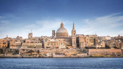 Valletta mit der Karmelitenkirche und historischen Gebäuden