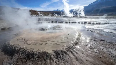 Dampfende Geysire in der Atacama-Wüste, Chile