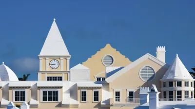 Bermudisches Gebäude mit weißem Dach und einer Uhr