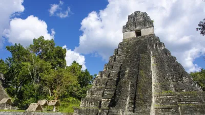 Maya-Pyramide im Nationalpark Tikal, Guatemala