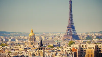Paris Panorama mit Eiffelturm und Kuppel im Vordergrund